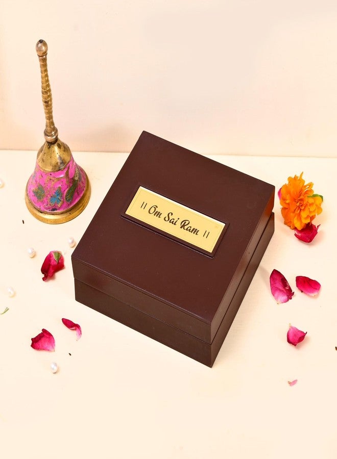 LOVENSPIRE إطار صور ساي بابا مطلي بالذهب من لوفنسباير مع شاران بادوكا، هدية مثالية لعيد ديوالي، أو كهدية منزلية، أو هدية تذكارية لحفل زفاف هندي، أو لتزيين غرفة العبادة، أو كصندوق صلاة ديني هندوسي، أو كهدية لجلب الحظ السعيد. - Image 3